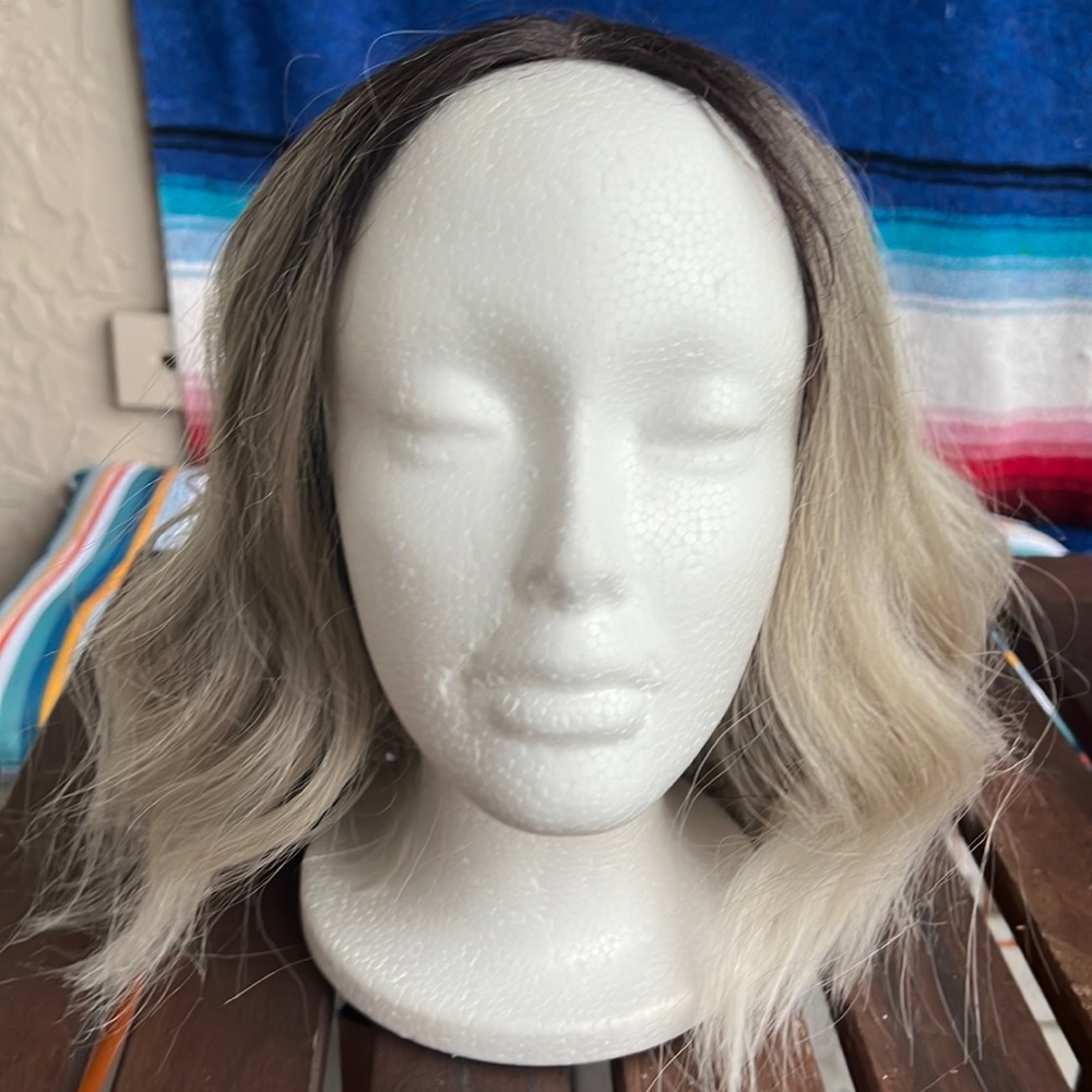 STUNNING Bobbi Boss Bob Wig Free shipping!